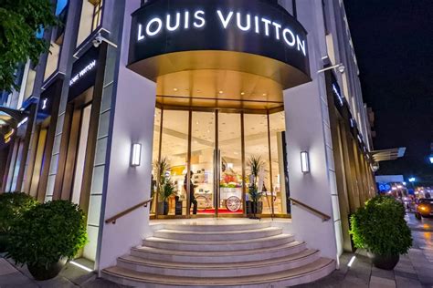 louis vuitton hanoi opening hours